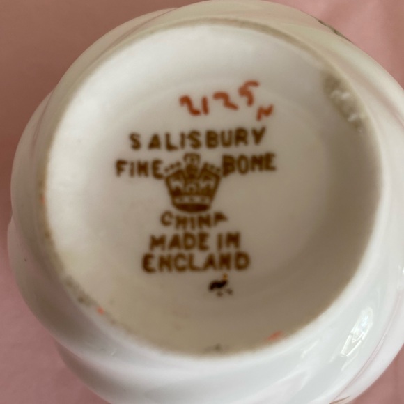 EUC Vtg Salisbury Fine Bone China Teacup and Saucer in a Pansy Pattern - Picture 8 of 9